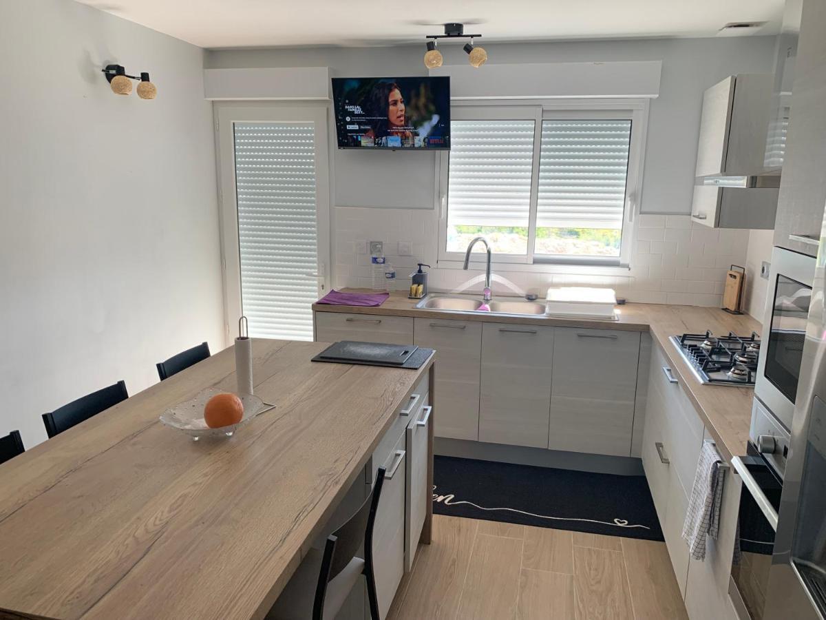 Chambre Privee/Climatisee+Tv /Petit Dejeuner Inclu/Tout Confort Nevers Exterior foto