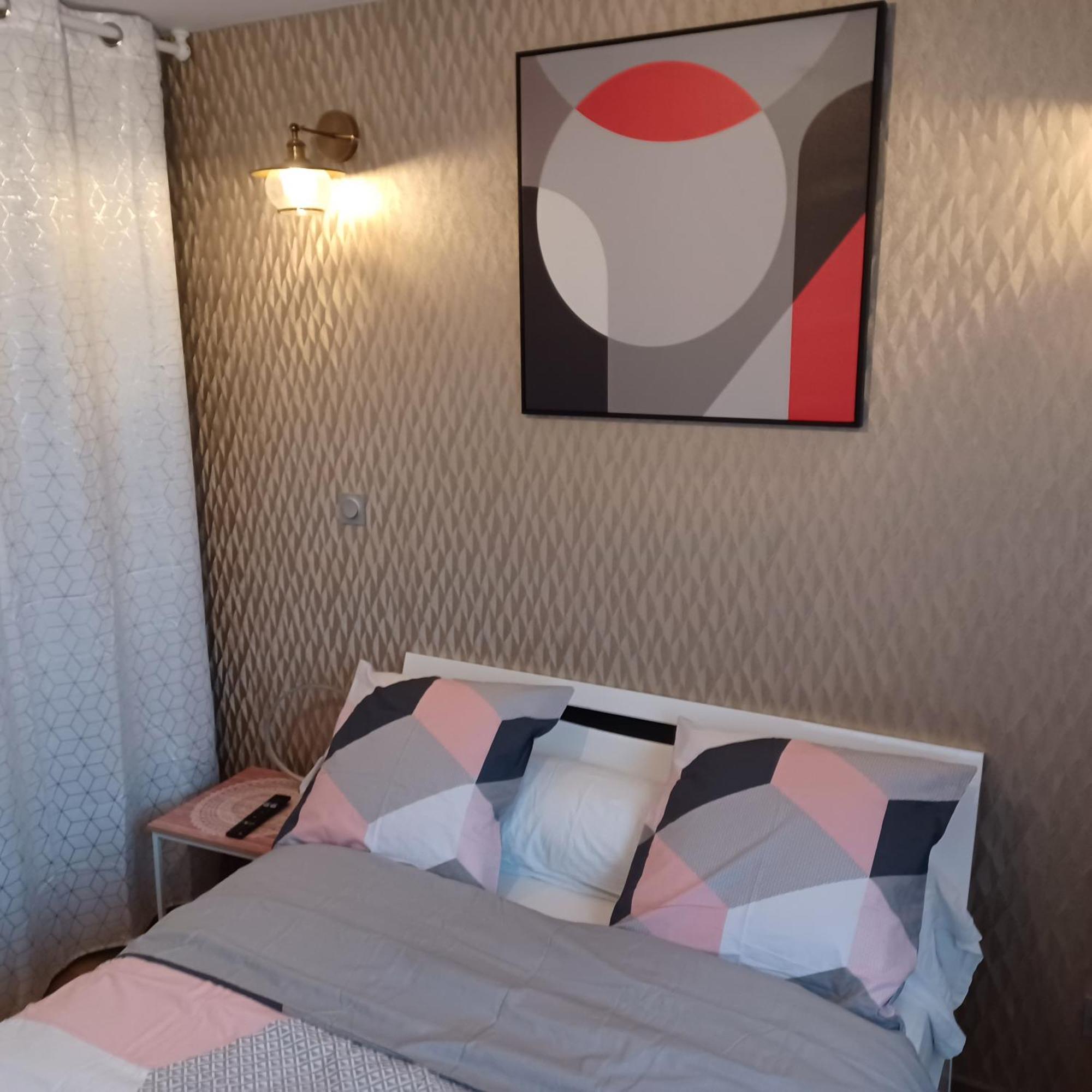 Chambre Privee/Climatisee+Tv /Petit Dejeuner Inclu/Tout Confort Nevers Exterior foto